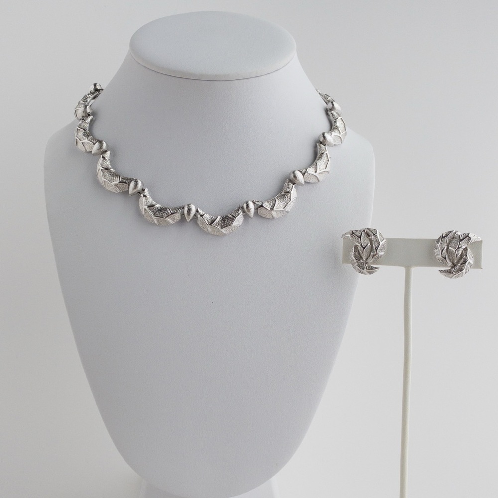 Vintage Coro Choker Necklace and Earring Jewelry Set Textured Silver Tone